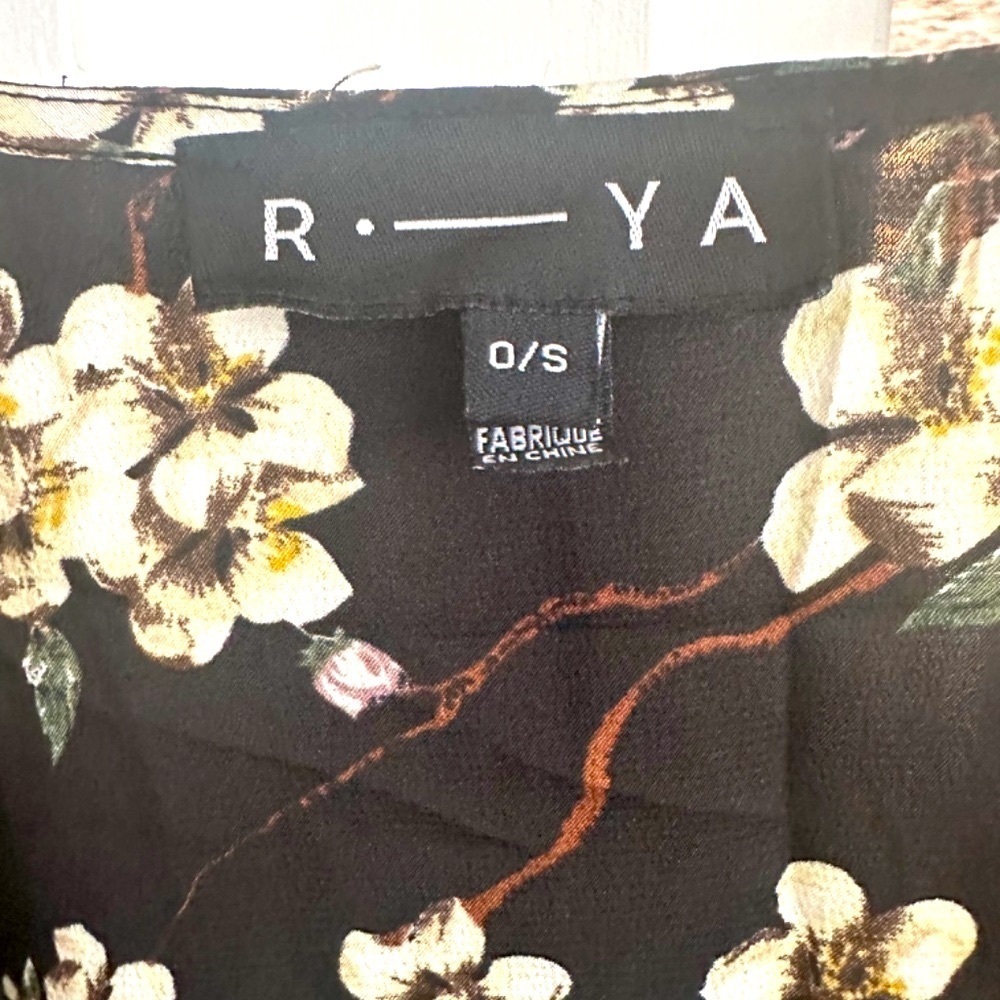 R.-YA Kimono-style Long Sleeve Duster. Gorgeous White Floral Print on Black. OS. - Picture 6 of 7